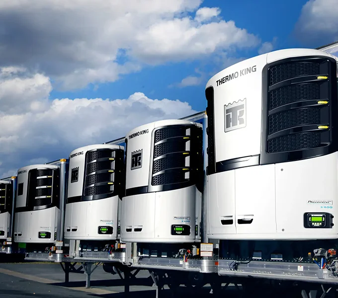 web-cryo2 Row of refrigerated transport units